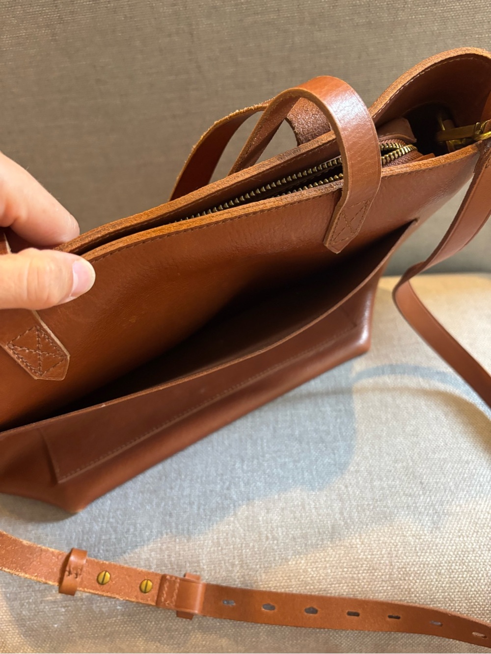 Madewell Transport zip-top Tan Leather Tote with Detachable Shoulder Strap - Picture 2 of 6